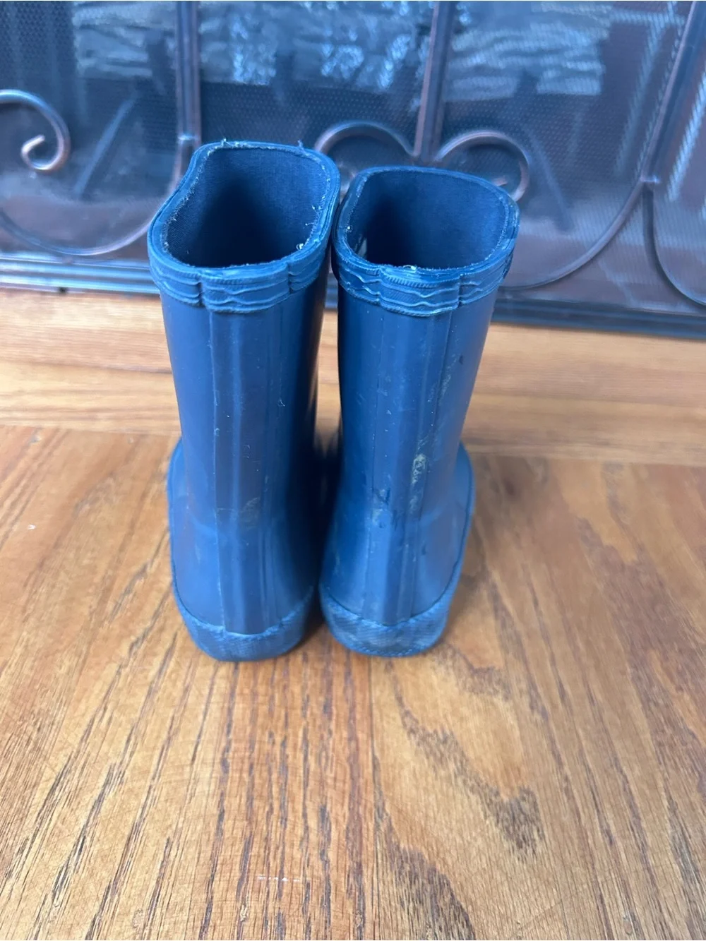 Hunter Kids Navy Blue Waterproof Rain Boots - size 7